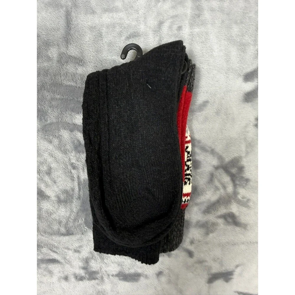 Muk Luk Women’s  2 Pair Pack Crew Height Socks size 6-11 Red